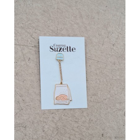 accessoire de mode, le pin's " Tisane Détox " de la marque parisienne Coucou Suzette
